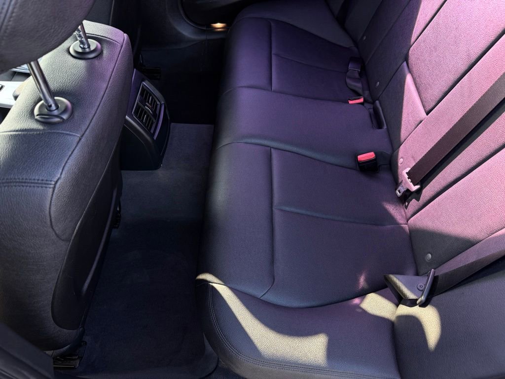 Used 2018 BMW 320i Sedan image 11