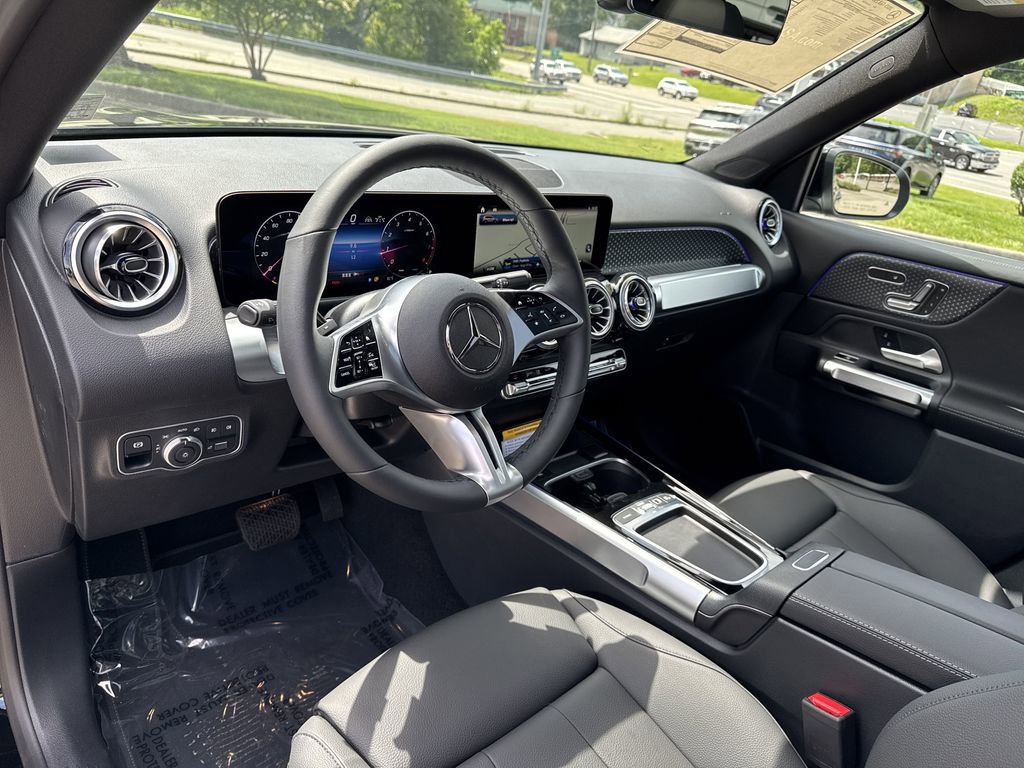 New 2025 Mercedes-Benz GLB 250 4MATIC image 14