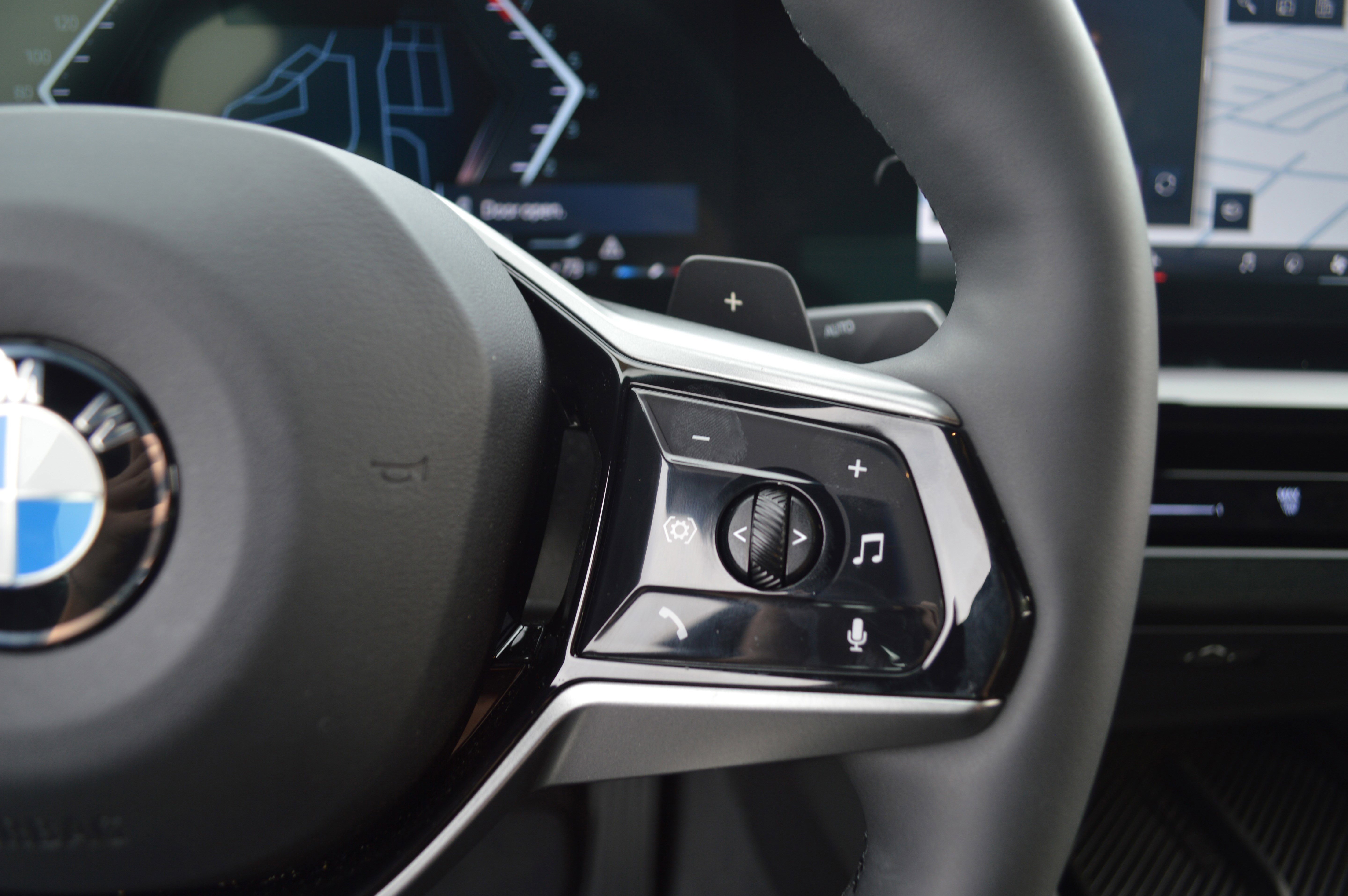 Used 2025 BMW 530i xDrive w/ Premium Package image 16