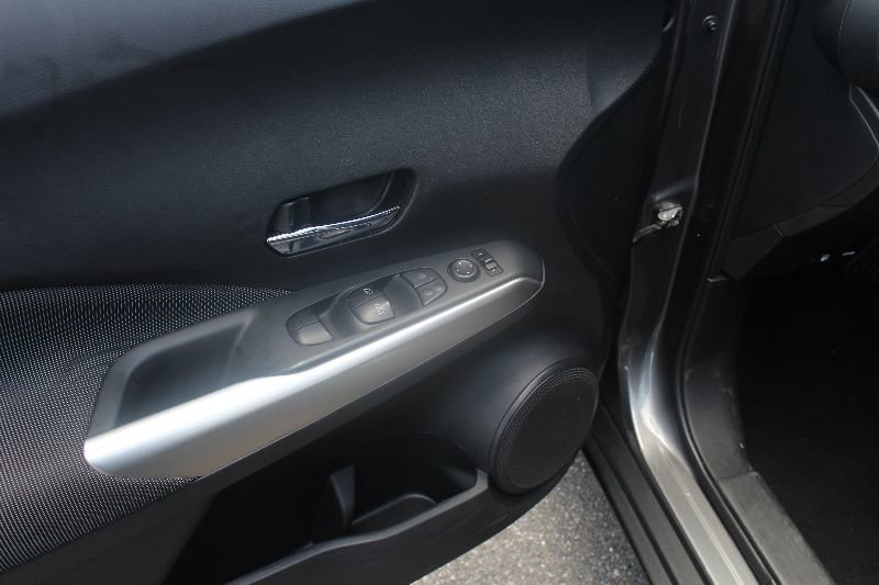 Used 2020 Nissan Kicks SV image 8