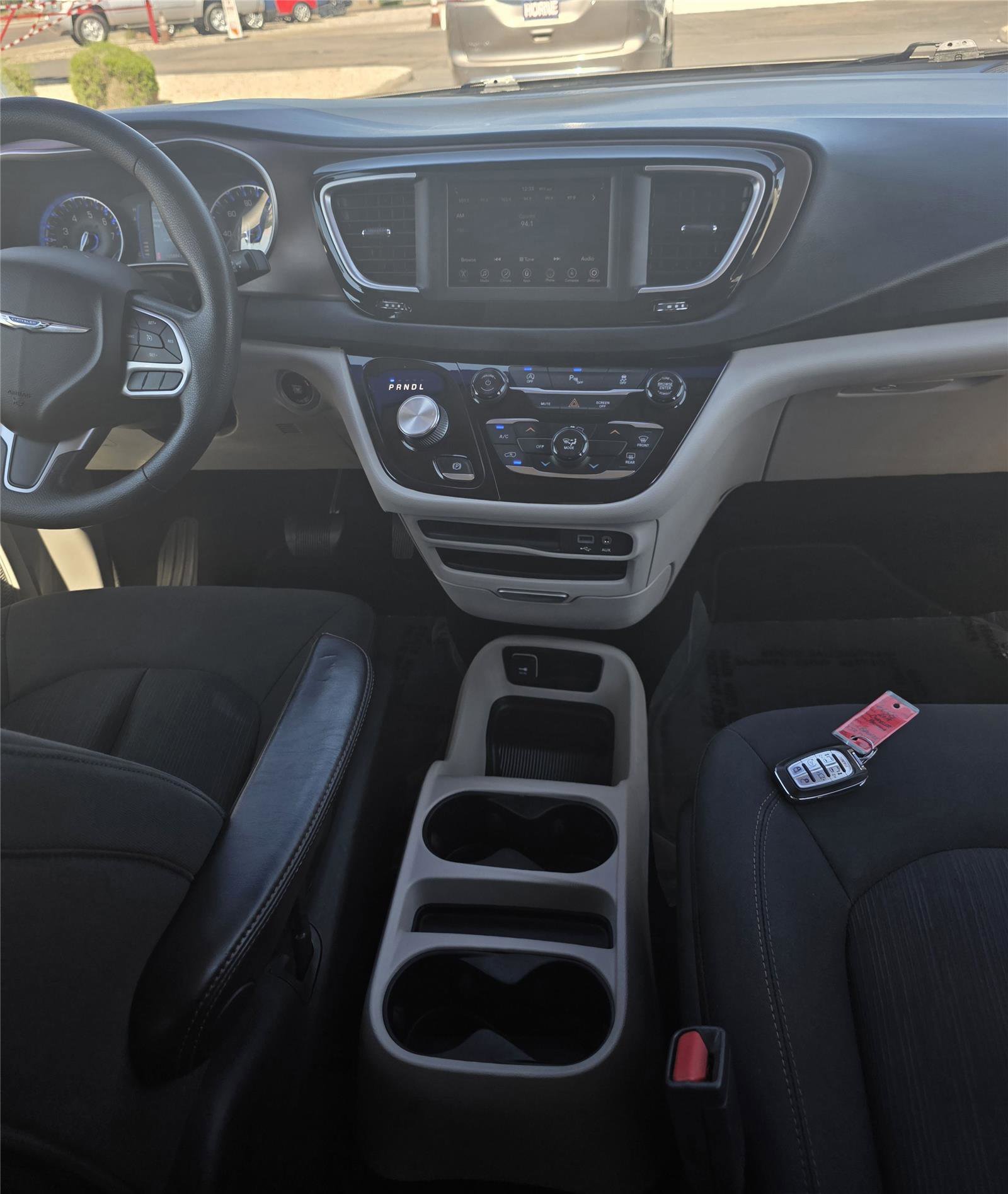 Used 2018 Chrysler Pacifica LX w/ Tire & Wheel Group FWD image 11