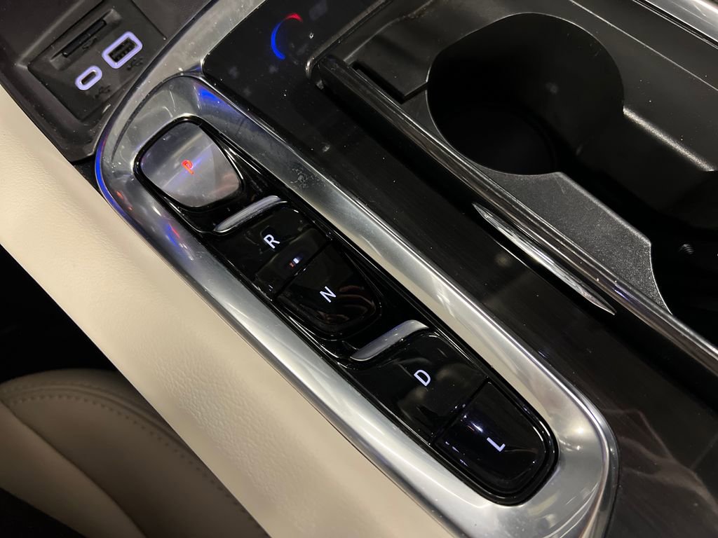 Certified 2024 Buick Enclave Essence w/ Experience Buick Package AWD/4WD image 27