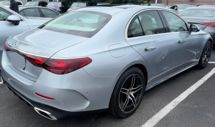 Used 2025 Mercedes-Benz E 350 4MATIC Sedan image 3
