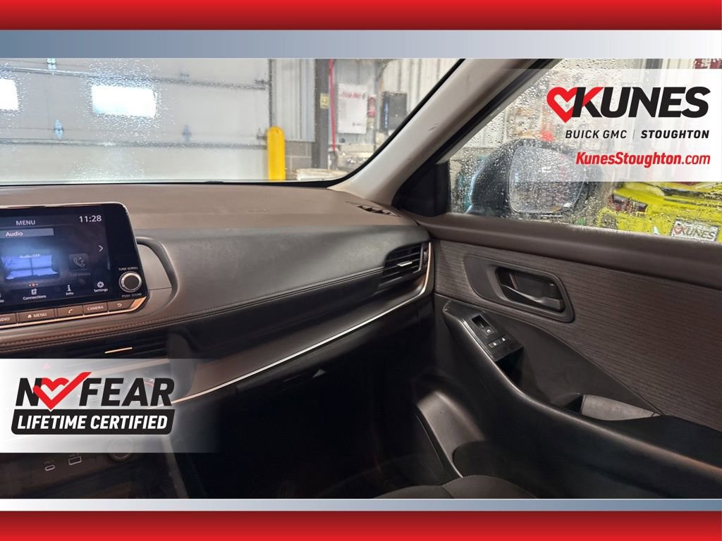 Used 2023 Nissan Rogue S image 39