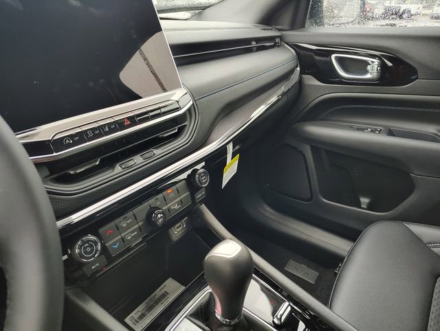 New 2026 Jeep Compass Latitude AWD/4WD image 25