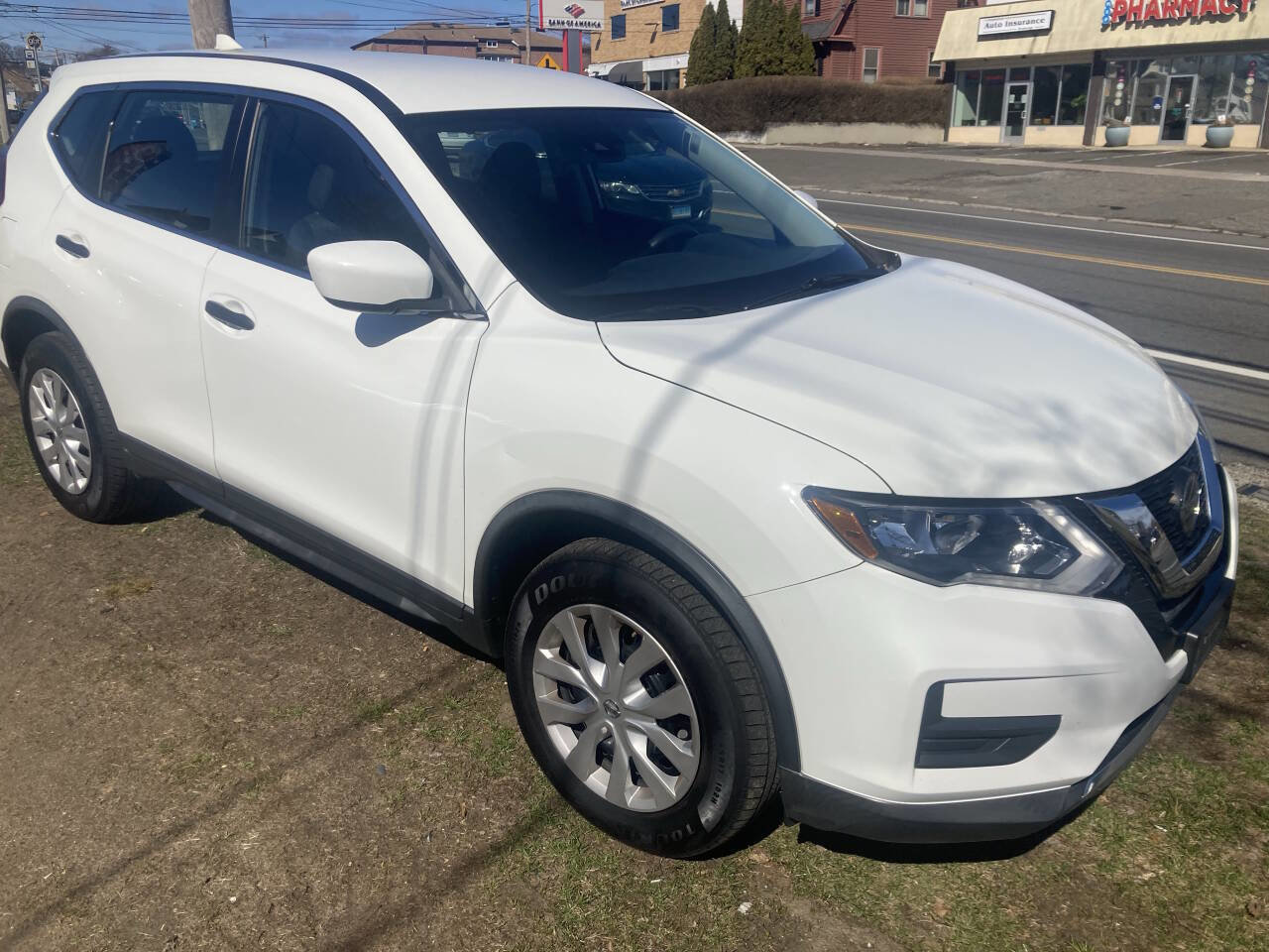 Used 2019 Nissan Rogue S image 3