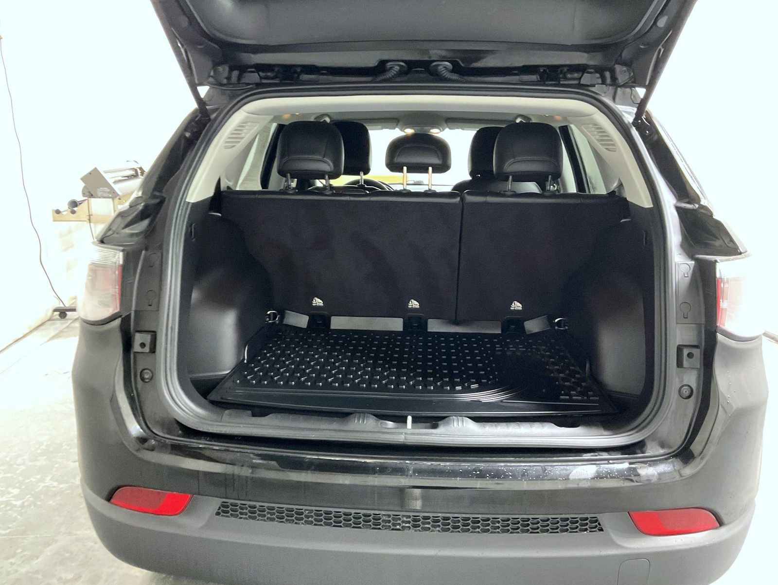 Used 2021 Jeep Compass Latitude image 9