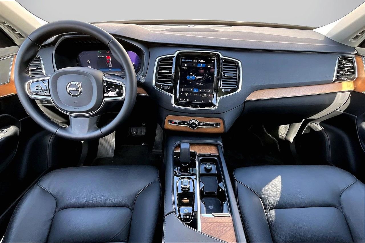 Used 2024 Volvo XC90 B5 Plus image 14