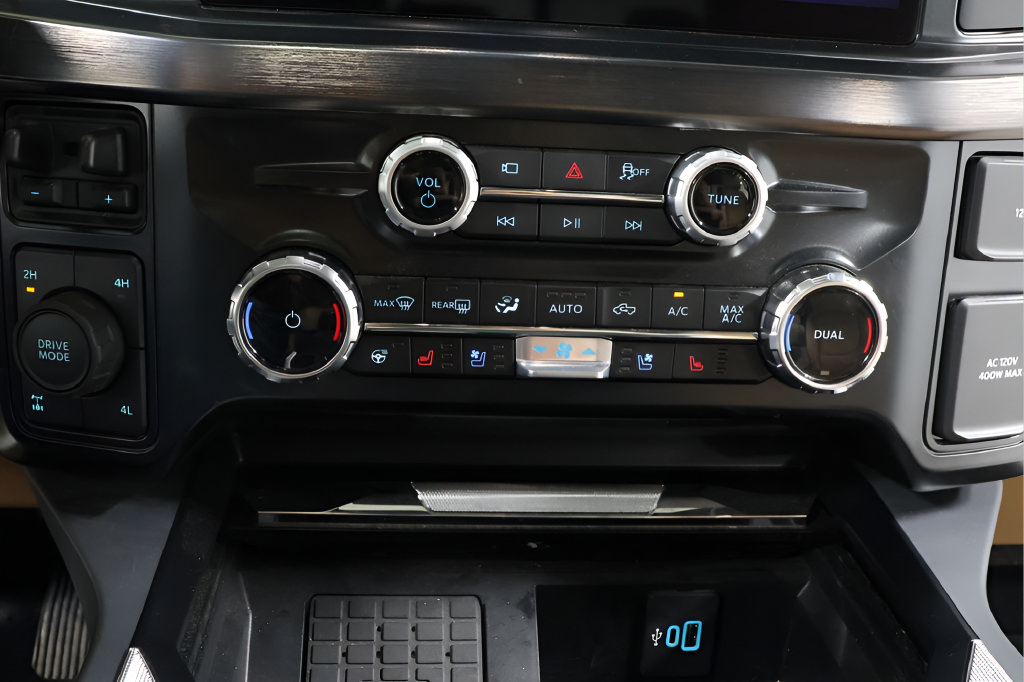 Used 2025 Ford F250 Lariat AWD/4WD image 10