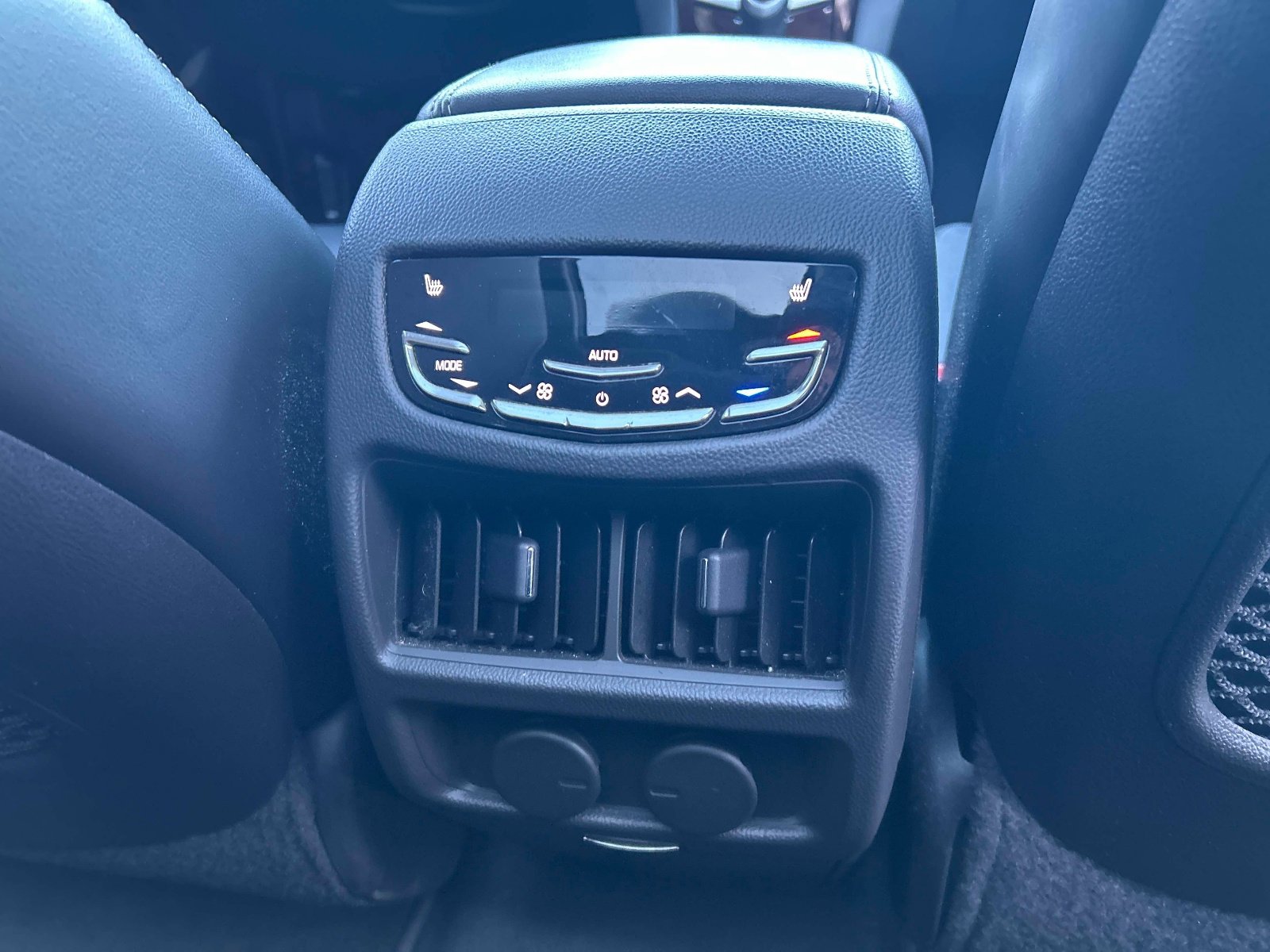 Used 2014 Cadillac SRX Premium image 16