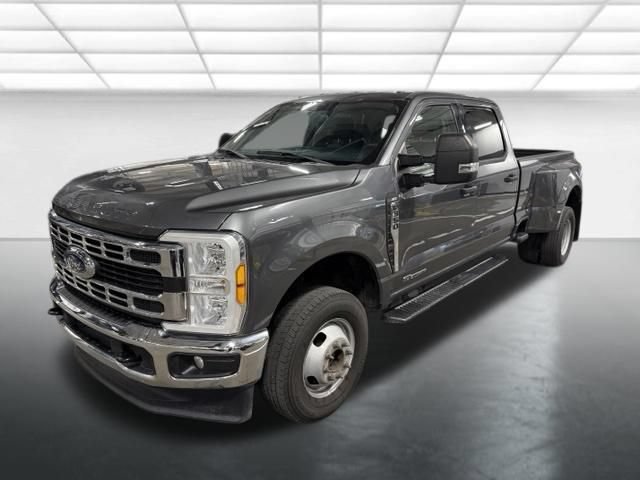 Used 2023 Ford F350 XLT w/ FX4 Off-Road Package AWD/4WD image 8