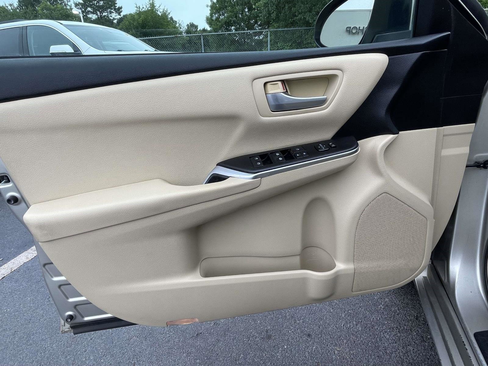 Used 2017 Toyota Camry LE FWD image 14
