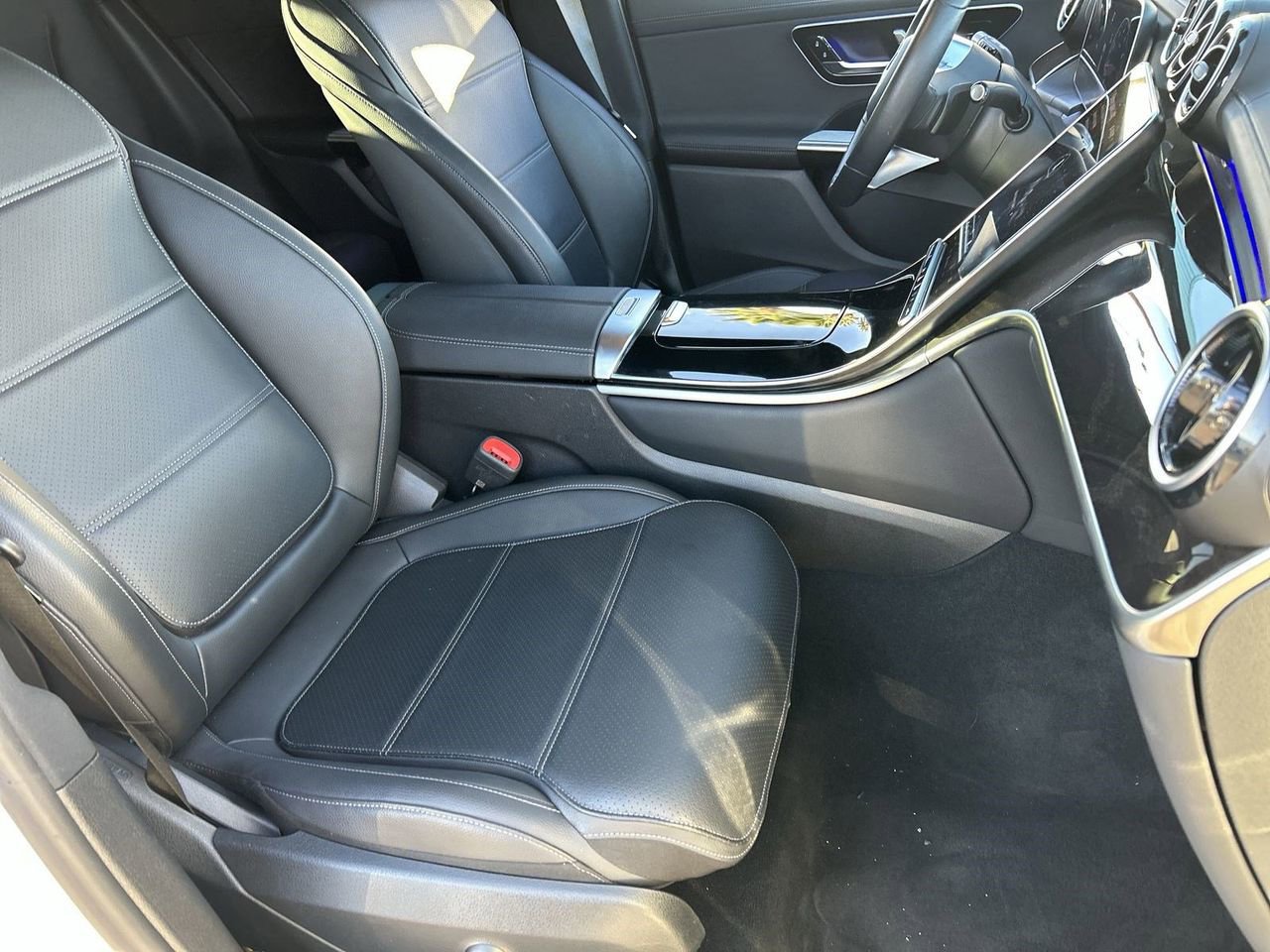 Used 2025 Mercedes-Benz GLC 300 4MATIC image 8