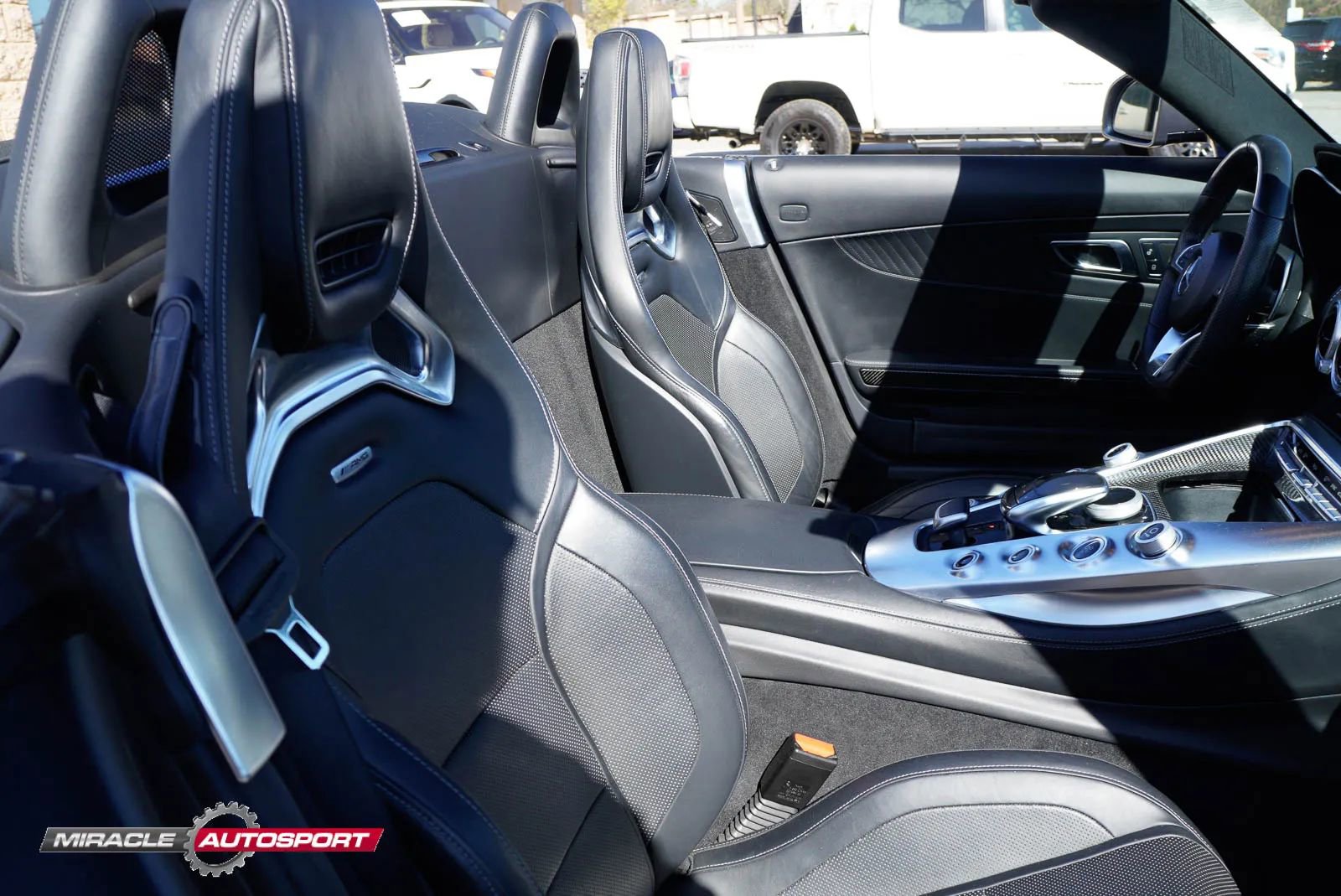 Used 2018 Mercedes-Benz AMG GT Roadster w/ Exclusive Interior Package image 27