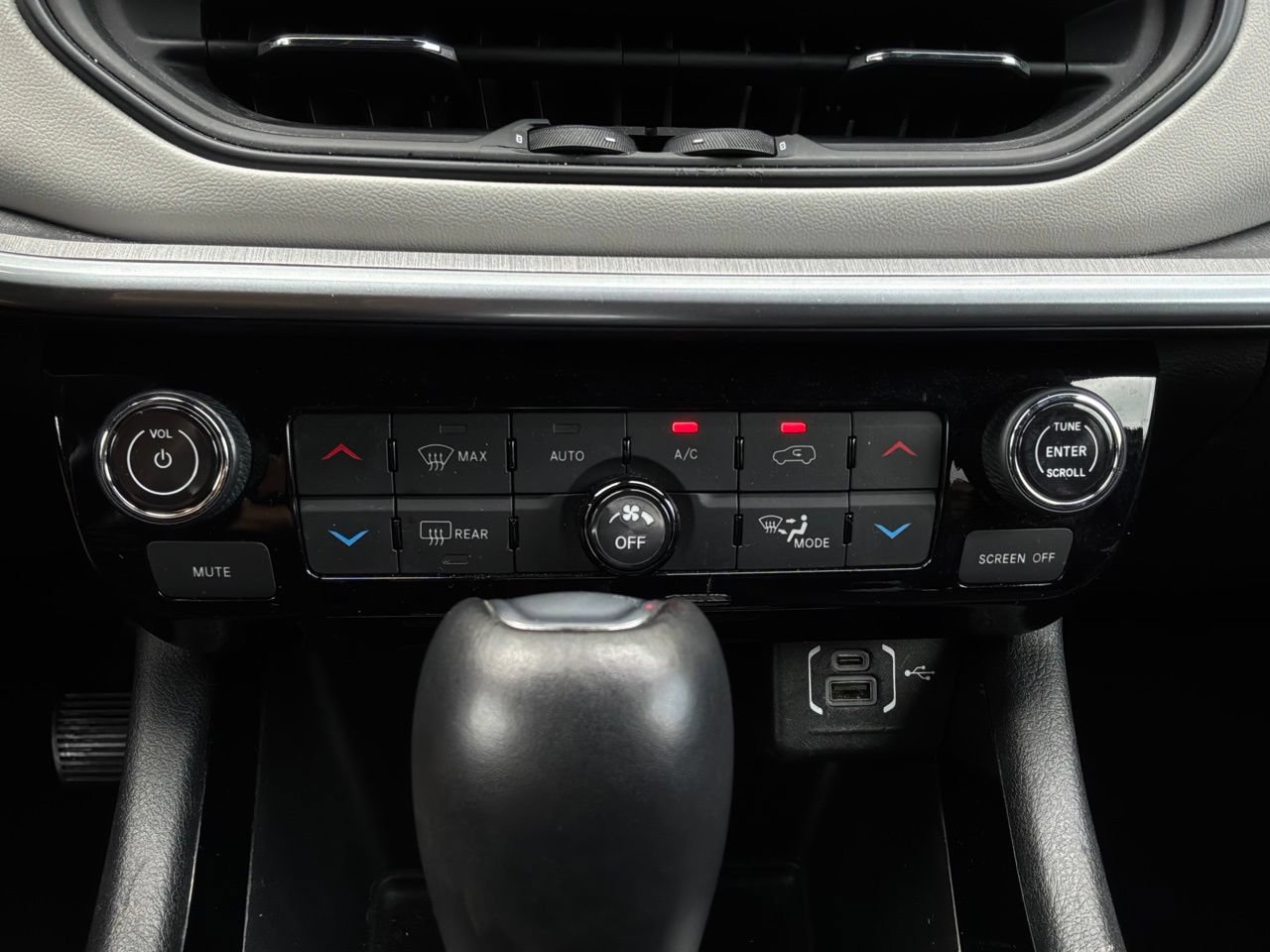 Used 2025 Jeep Compass Limited AWD/4WD image 28