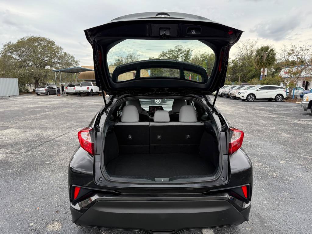 Used 2019 Toyota C-HR XLE FWD image 19
