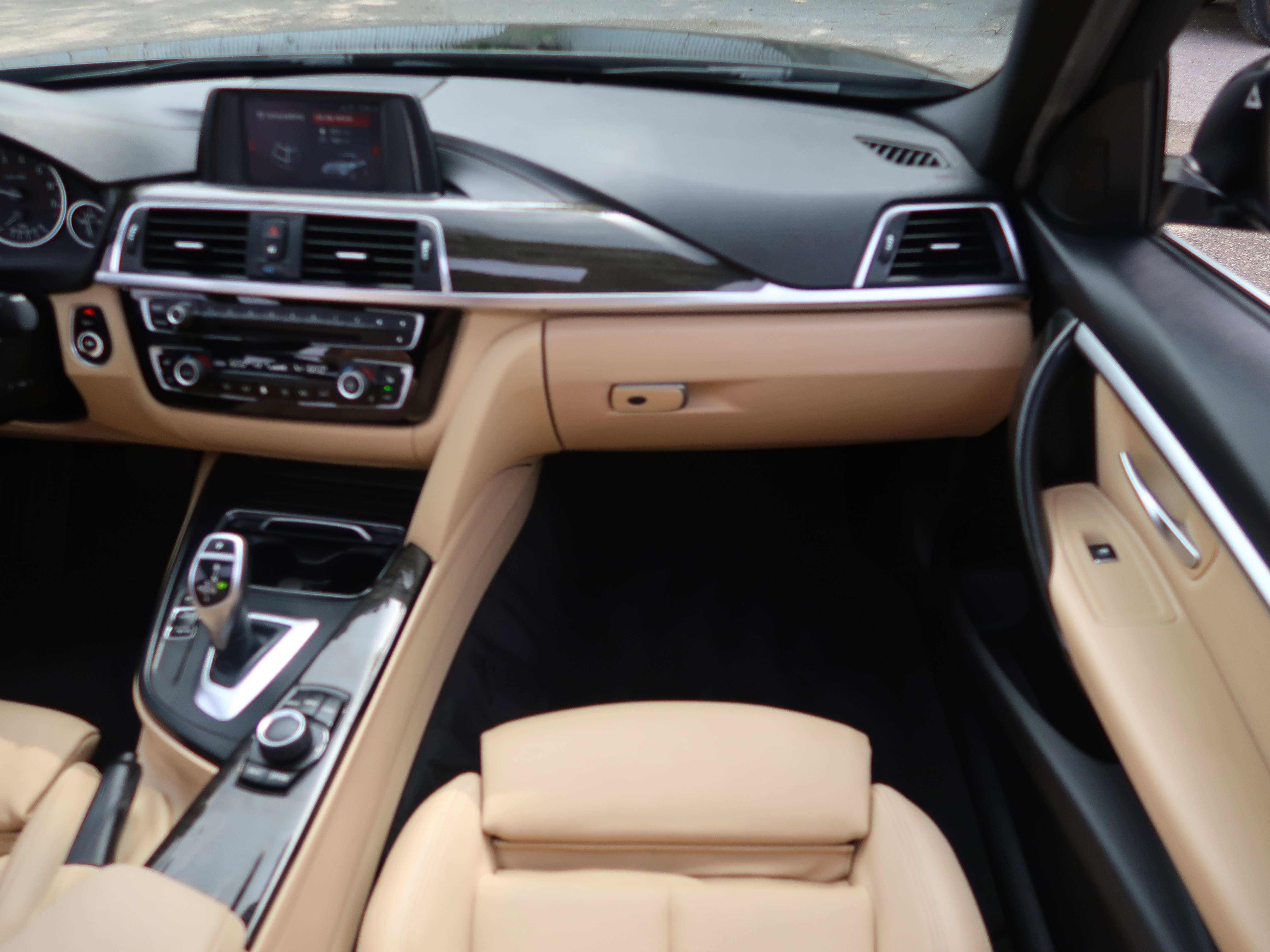 Used 2018 BMW 330i Sedan w/ Convenience Package RWD image 15