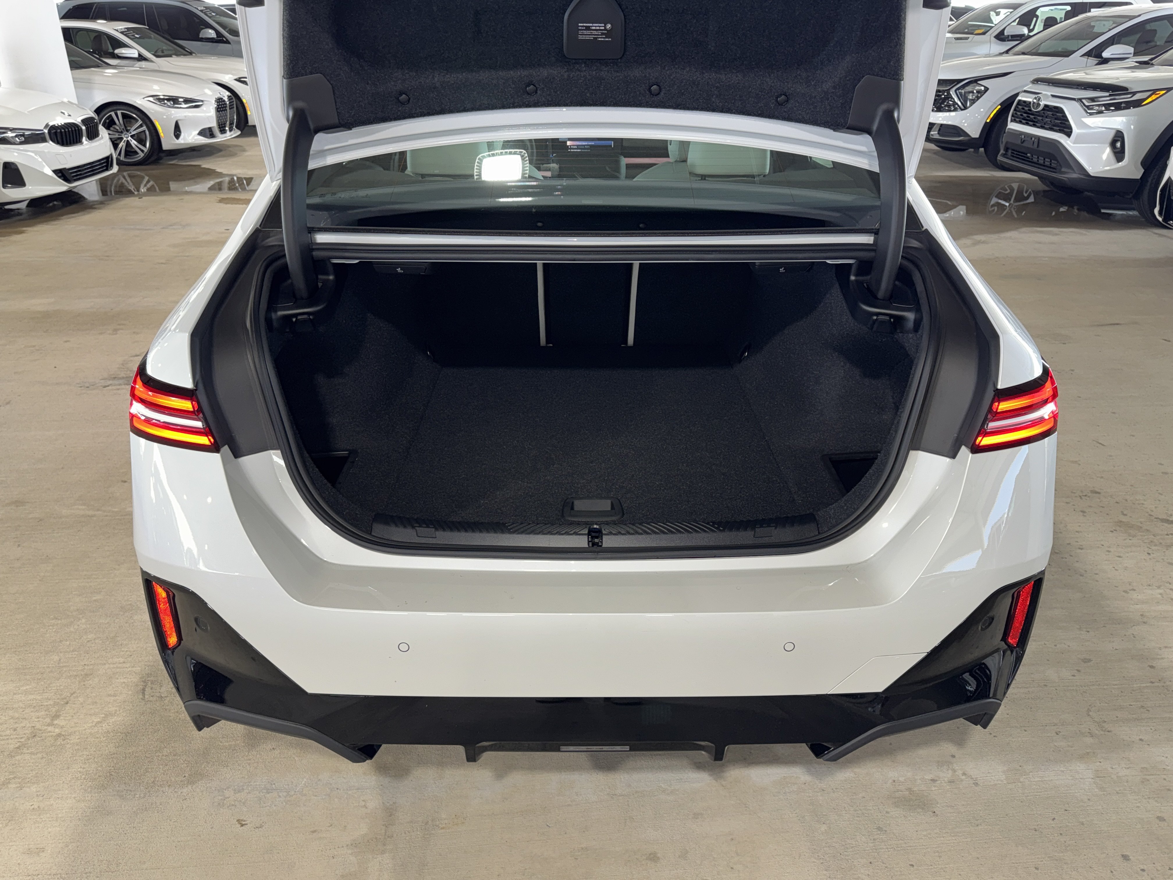 Used 2026 BMW i5 eDrive40 RWD image 13