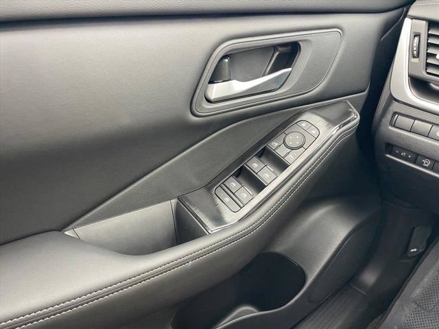 New 2026 Nissan Rogue SV FWD image 12