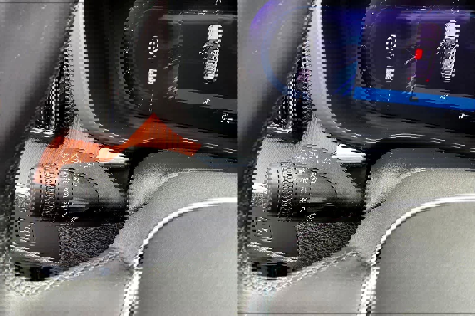 Used 2024 Volvo XC60 B5 Plus w/ Climate Package image 35