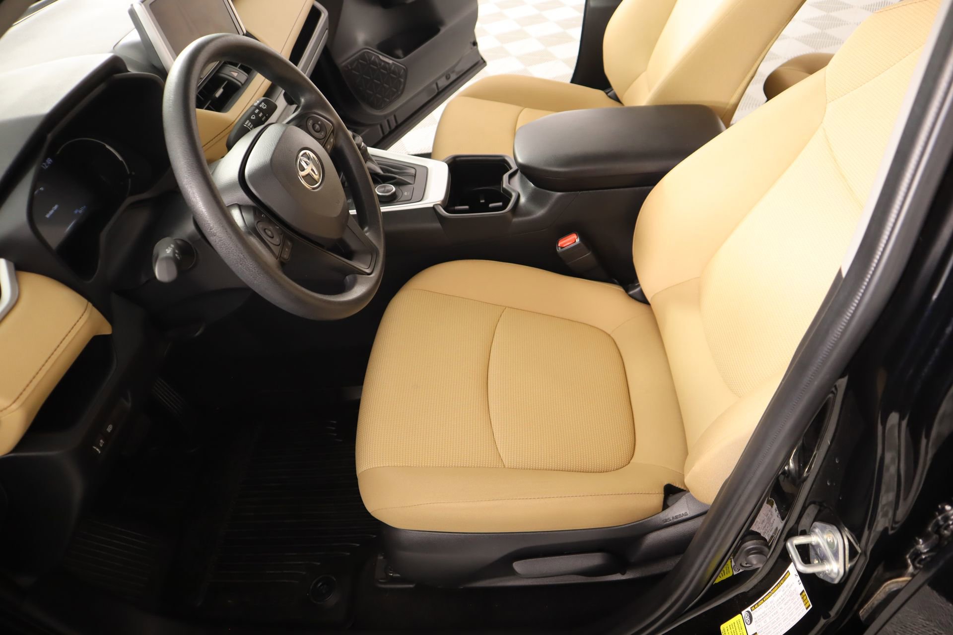 Used 2025 Toyota RAV4 LE image 10