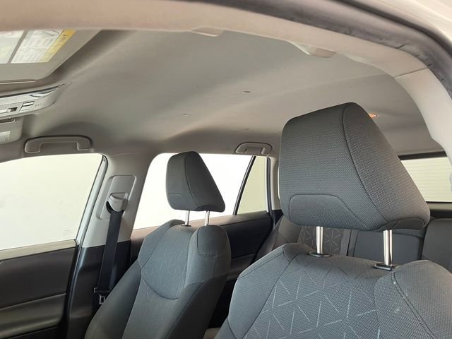Used 2021 Toyota RAV4 XLE FWD image 5