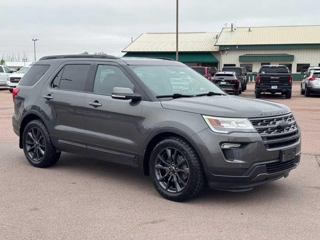Used 2018 Ford Explorer XLT w/ Equipment Group 202A AWD/4WD image 29