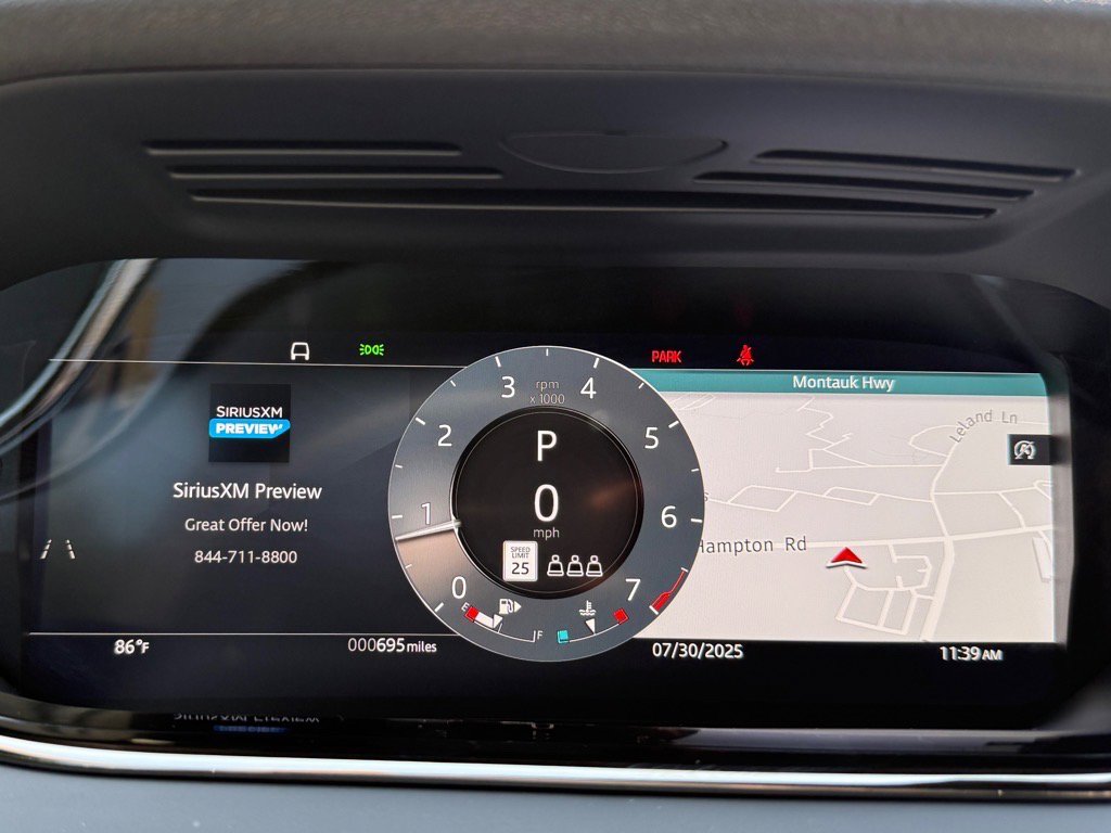 Used 2025 Land Rover Range Rover Evoque Dynamic SE image 24