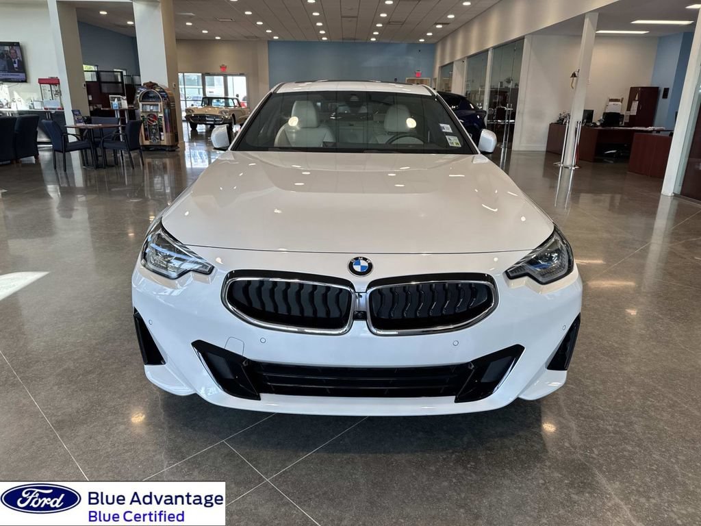 Used 2023 BMW 230i Coupe w/ Premium Package RWD image 4