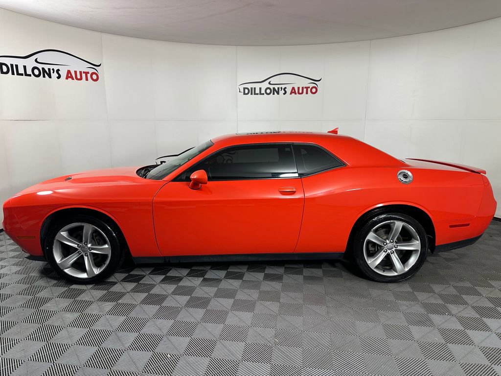 Used 2016 Dodge Challenger SXT RWD image 3