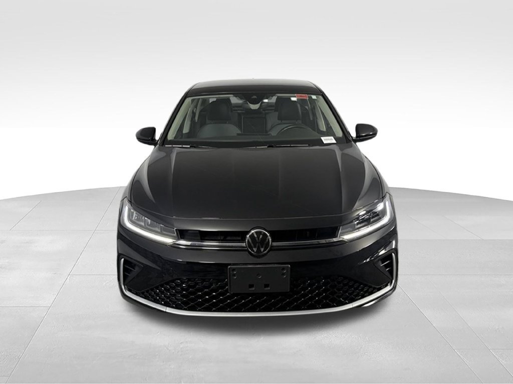 Used 2025 Volkswagen Jetta SE FWD image 4