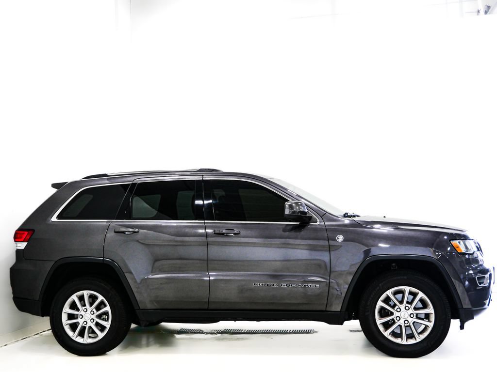 Used 2021 Jeep Grand Cherokee Laredo AWD/4WD image 4