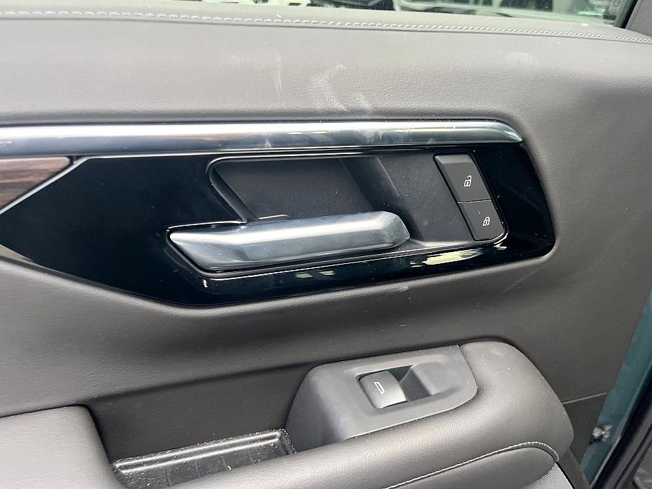 Used 2025 Chevrolet Tahoe Z71 w/ Comfort Package image 25