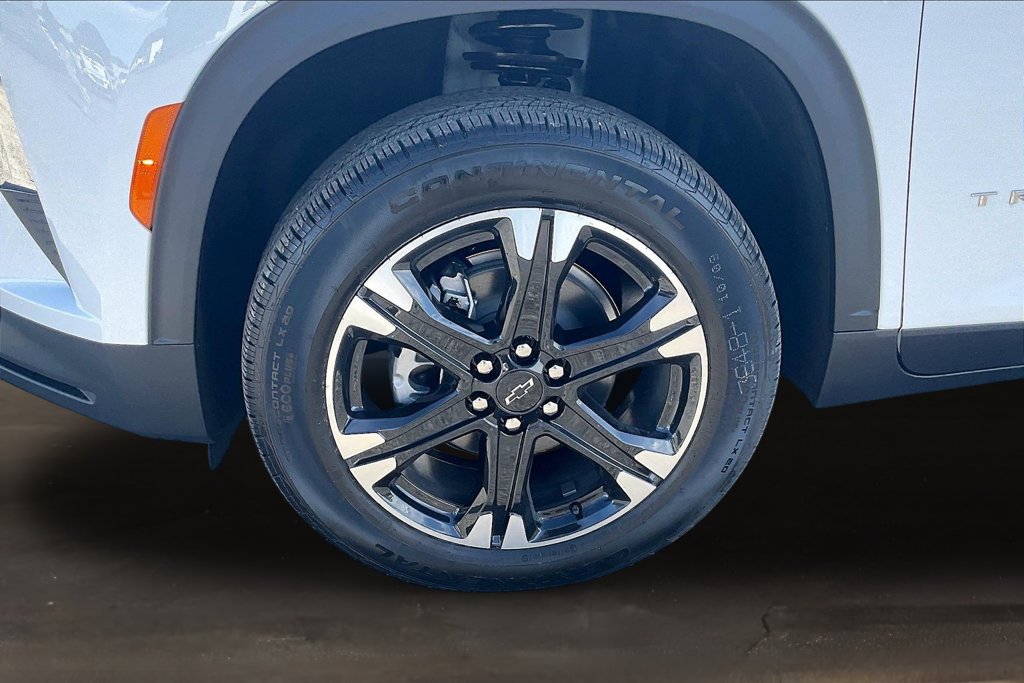 New 2027 Chevrolet Traverse LT w/ Driver Confidence Package FWD image 13