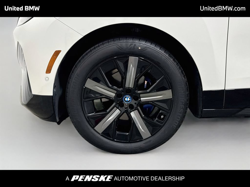 Used 2024 BMW iX xDrive50 w/ Sport Package AWD/4WD image 9