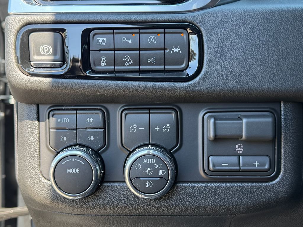 New 2026 GMC Yukon Elevation w/ Elevation Premium Package AWD/4WD image 23