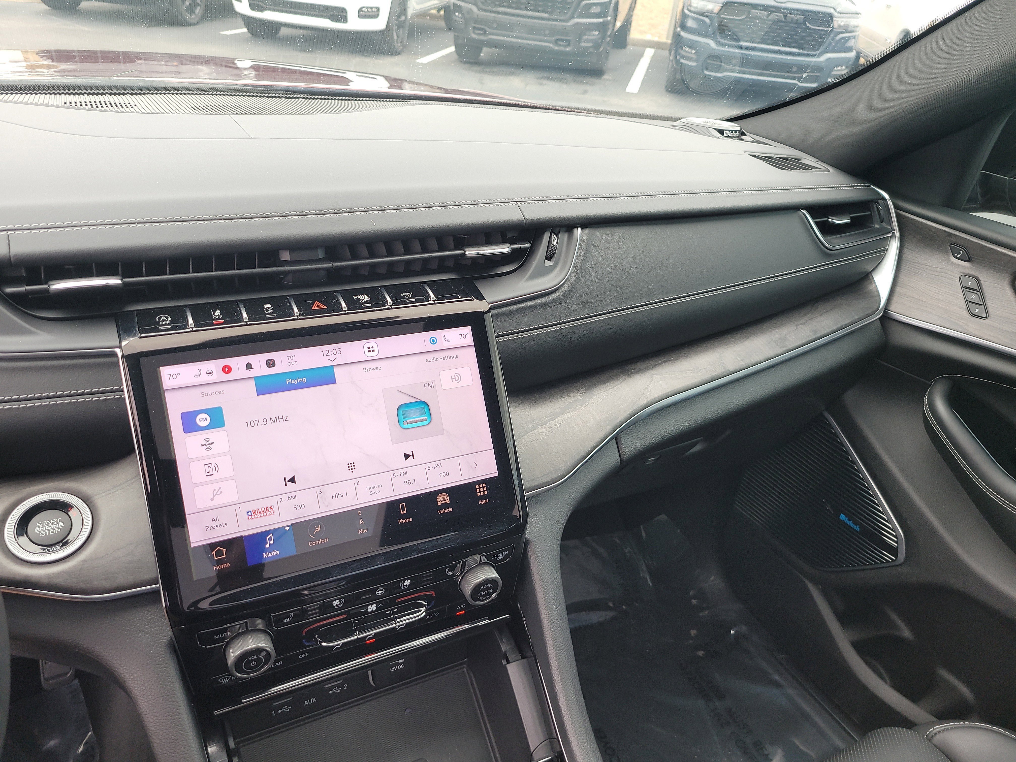 Used 2023 Jeep Grand Cherokee Overland w/ Luxury Tech Group IV image 22