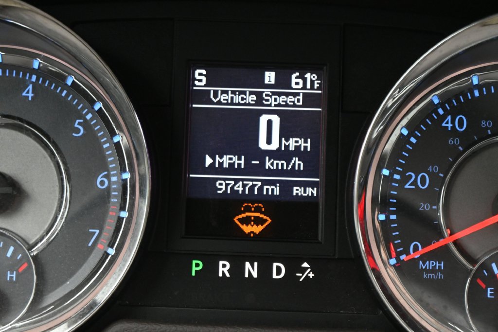 Used 2016 Chrysler Town & Country Touring-L FWD image 18