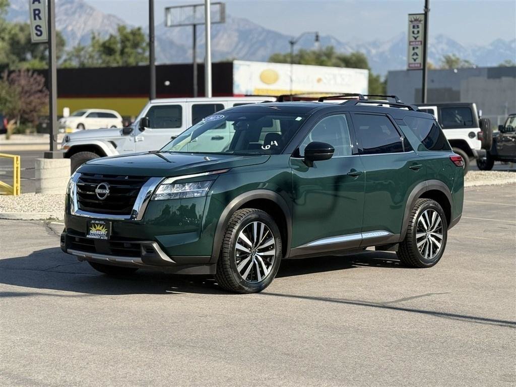 Used 2023 Nissan Pathfinder Platinum AWD/4WD image 3