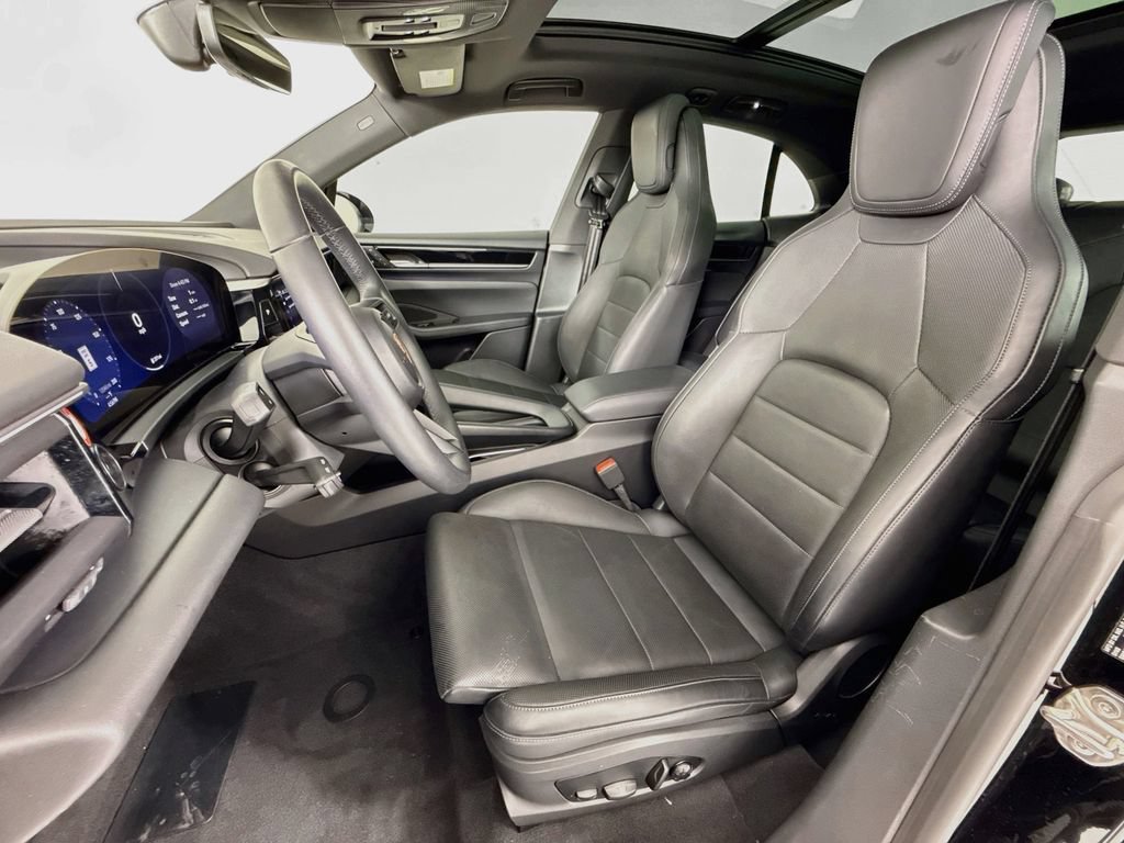 Certified 2025 Porsche Macan Electric RWD image 5