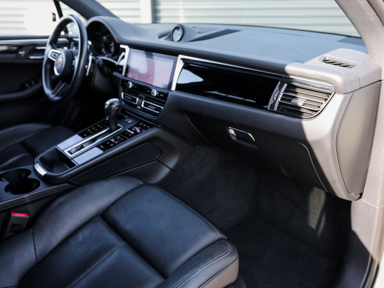 Certified 2023 Porsche Macan image 27