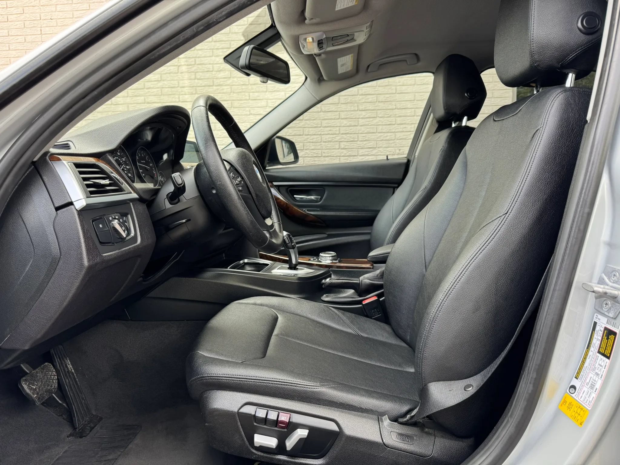 Used 2016 BMW 320i Sedan RWD image 11
