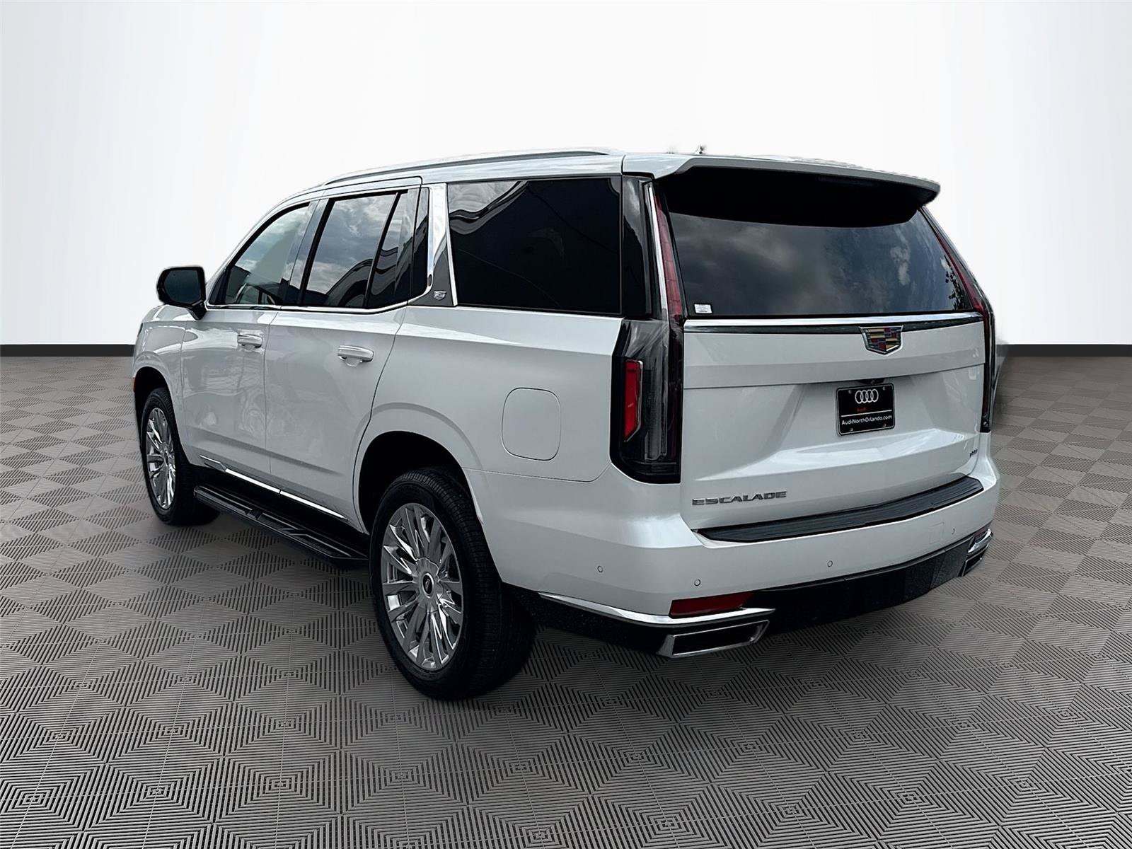 Used 2023 Cadillac Escalade Premium Luxury AWD/4WD image 5