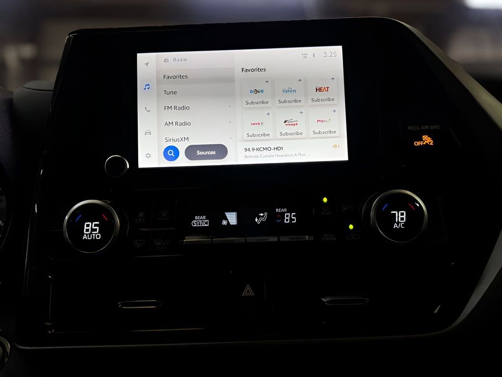 Used 2023 Toyota Highlander LE image 19