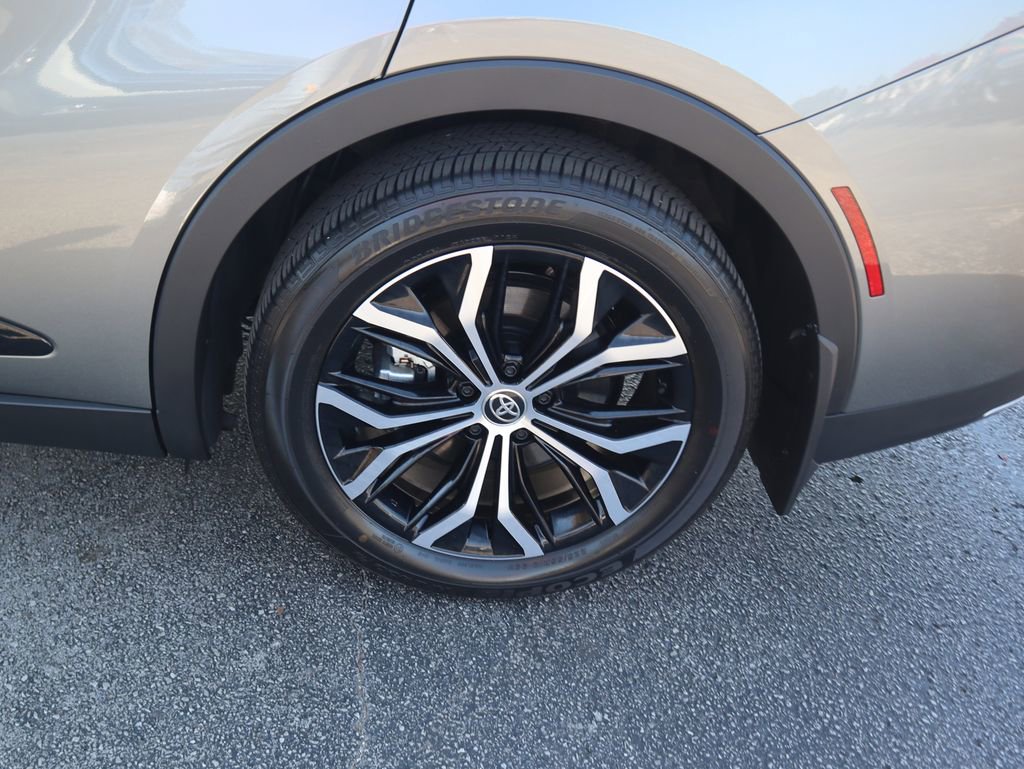 Used 2024 Toyota Crown Limited image 9