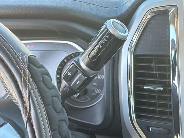 Used 2020 Nissan Titan SV w/ SV Convenience Package image 15