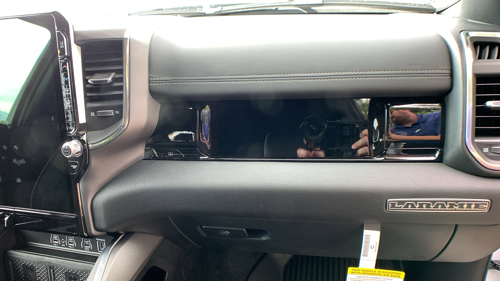 New 2026 RAM 1500 Laramie w/ Night Edition image 39