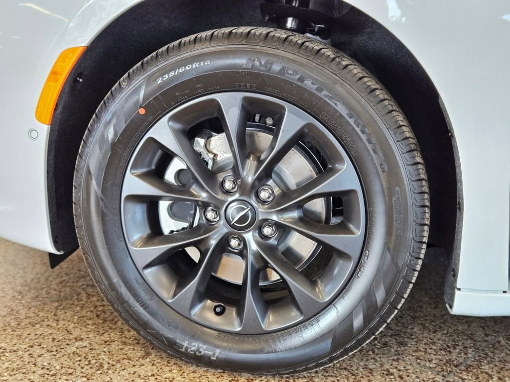 New 2025 Chrysler Pacifica Select w/ Fav Edition Package FWD image 29