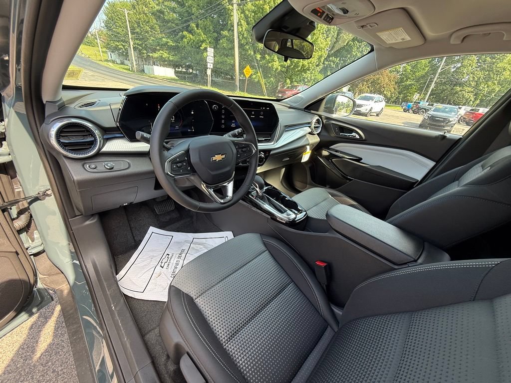 New 2026 Chevrolet Trax LT w/ LT Convenience Package FWD image 18