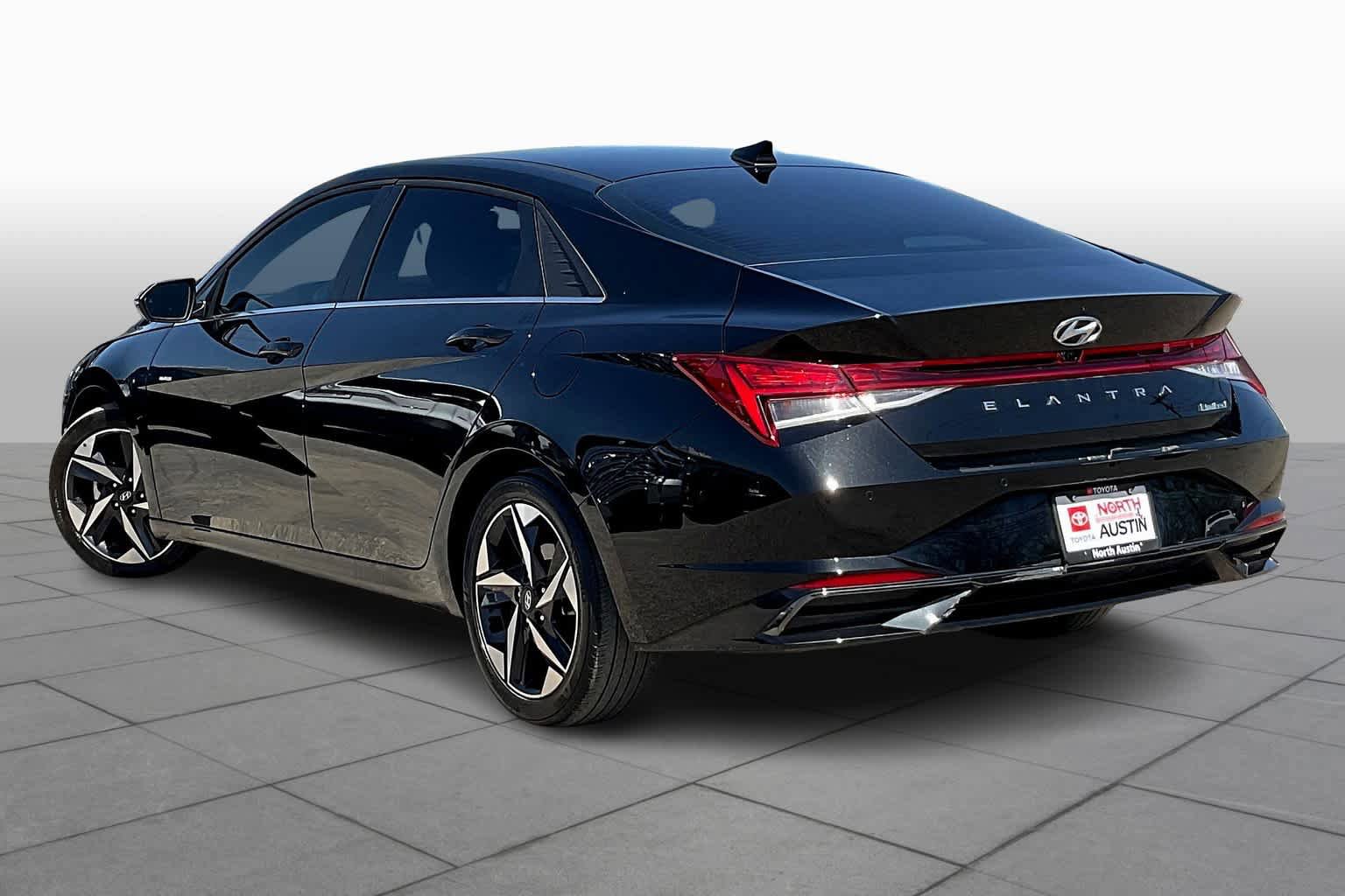 Used 2021 Hyundai Elantra Limited FWD image 12